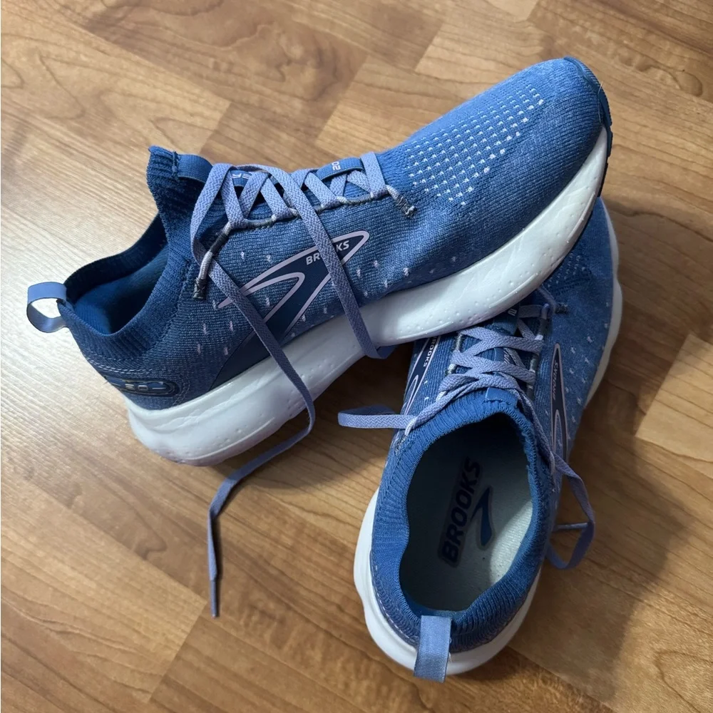 Brooks Navy Blue Knit Running Shoe Interior with Size Label